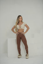 Brown Crop Moda Wallpaper Set (Beige Top)